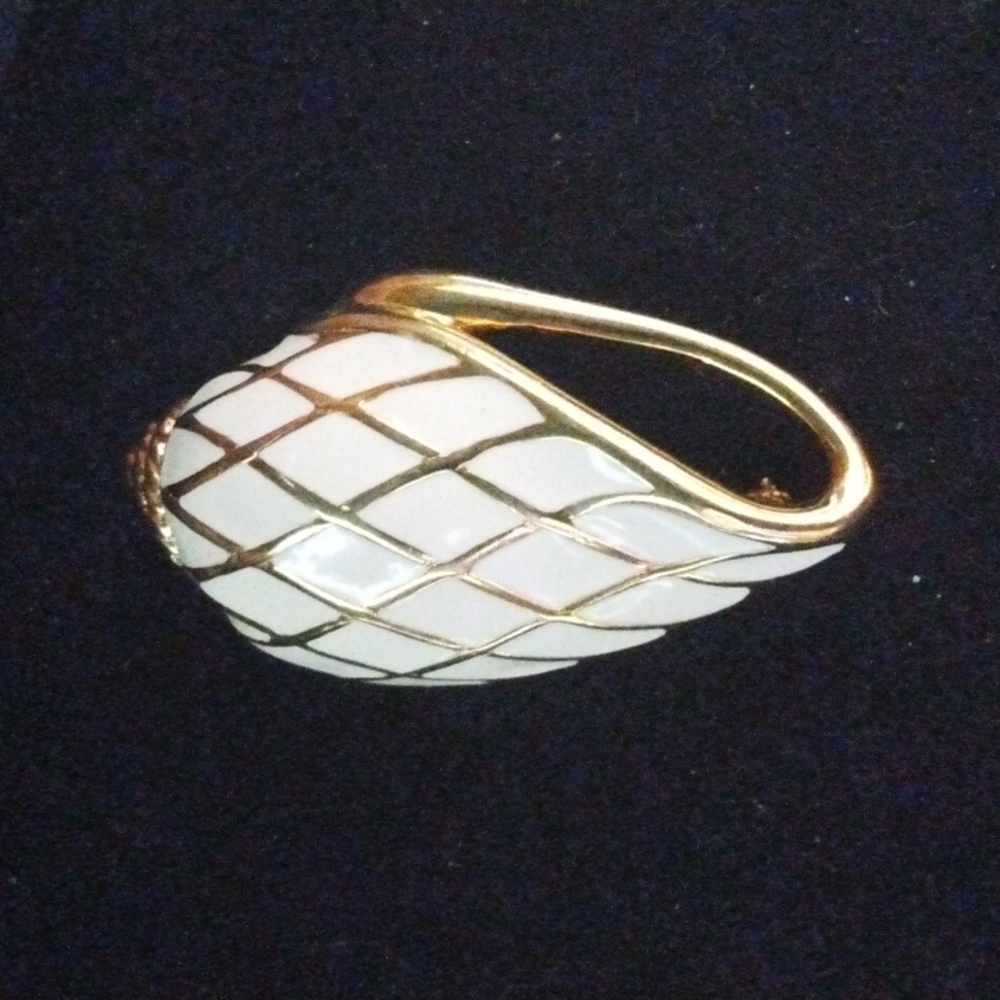 Trifari Shell pin
